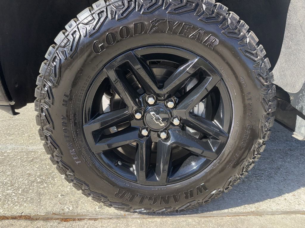 Used 2025 Chevrolet Silverado 1500 Custom Trail Boss AWD/4WD image 46