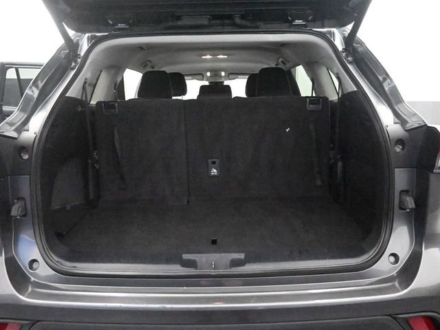 Used 2024 Toyota Highlander LE image 8