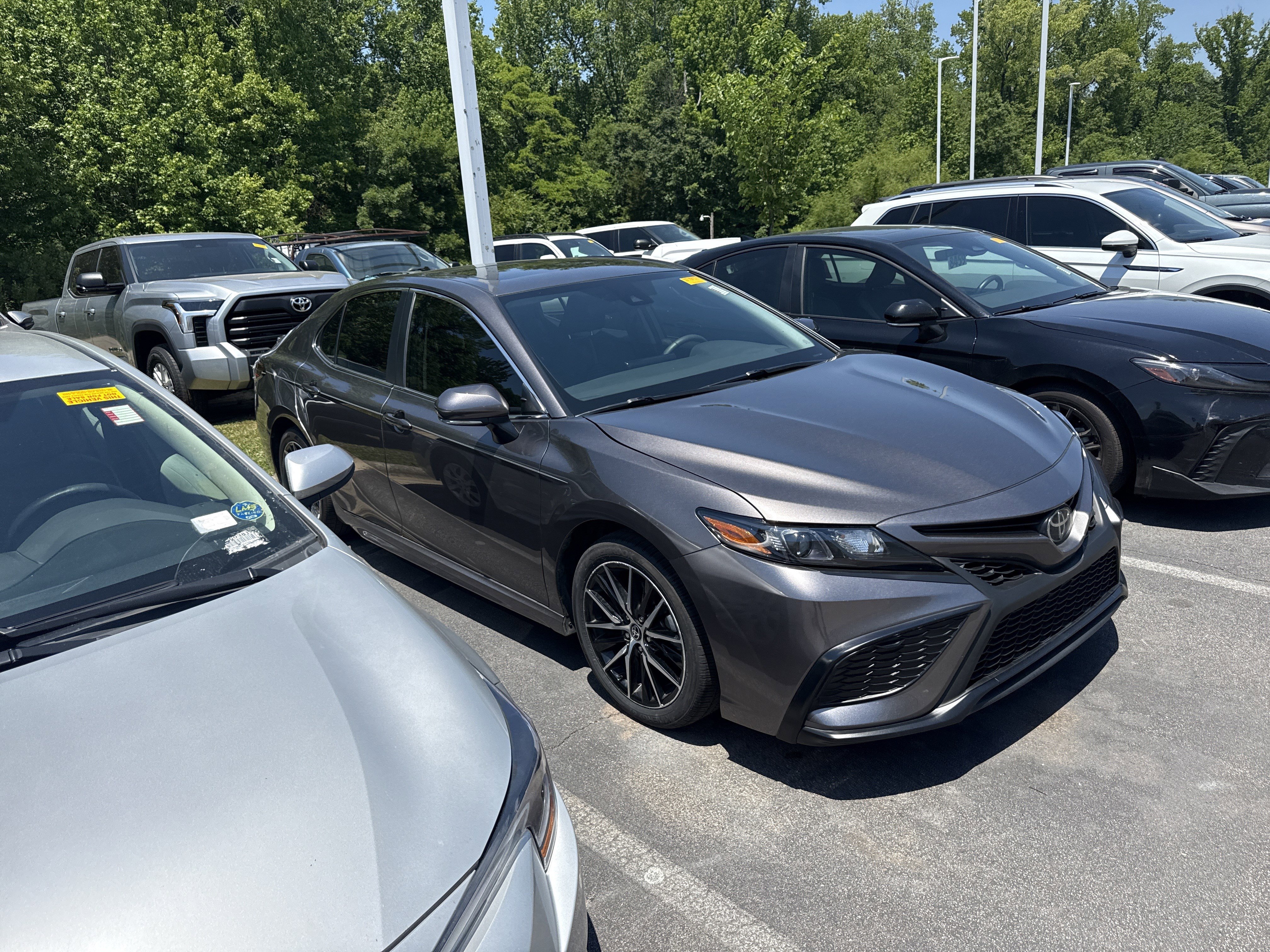 Used 2024 Toyota Camry SE FWD image 5