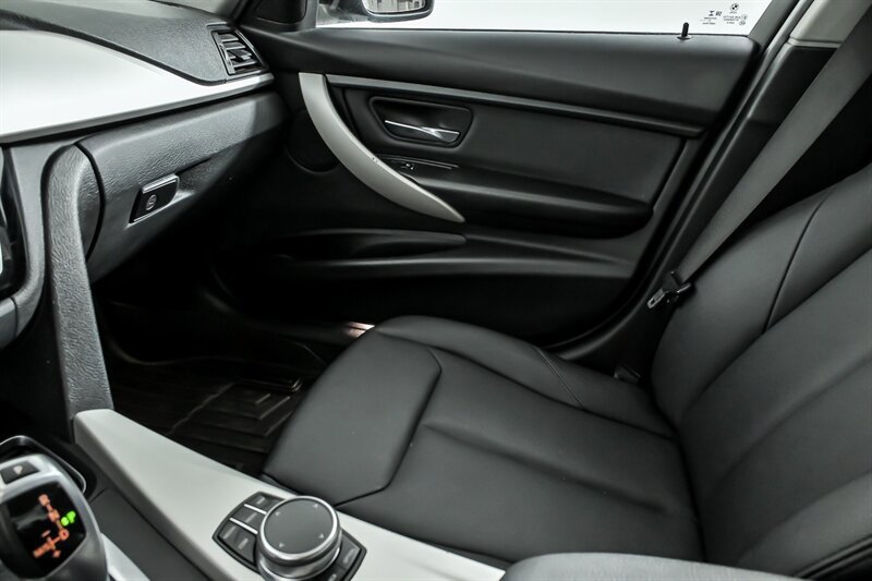 Used 2018 BMW 320i xDrive Sedan image 34
