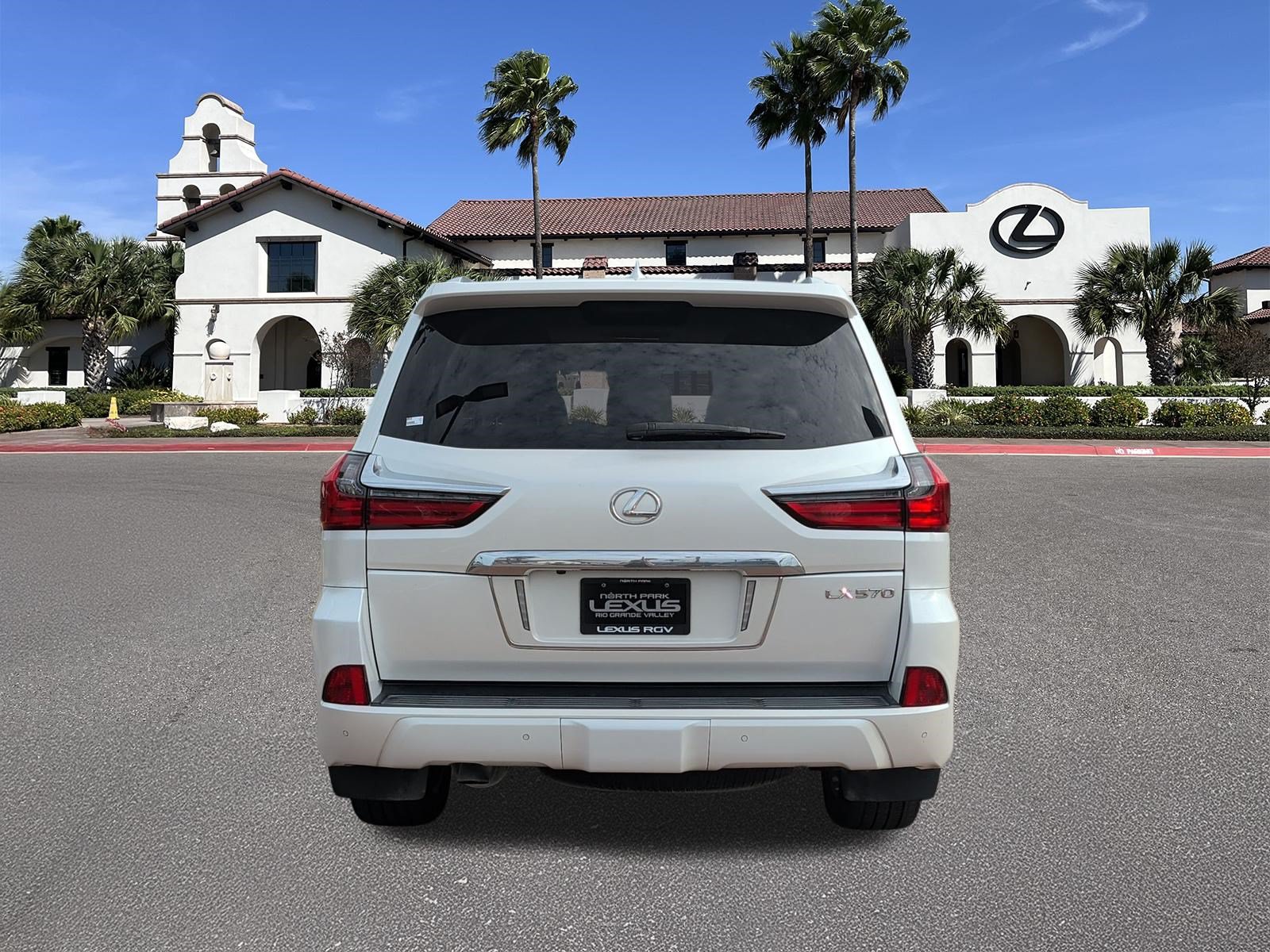 Used 2019 Lexus LX 570 4WD w/ Luxury Package image 3