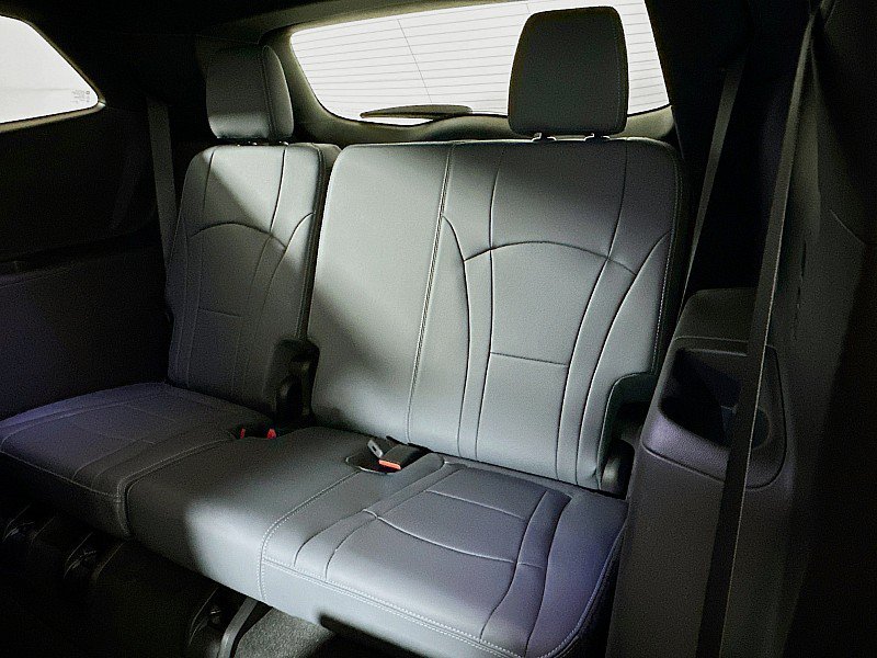 Used 2023 Buick Enclave Essence w/ Sport Touring Edition FWD image 25