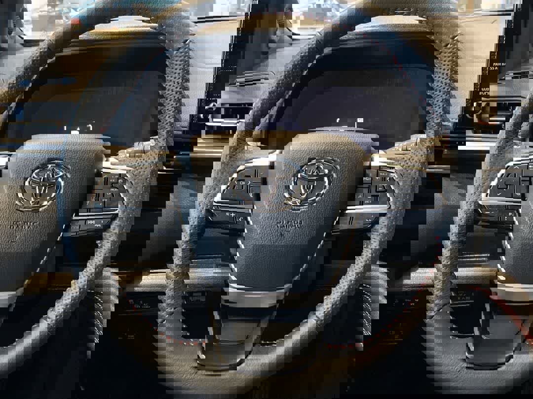 Used 2025 Toyota Sienna XSE w/ XSE Premium Package image 17