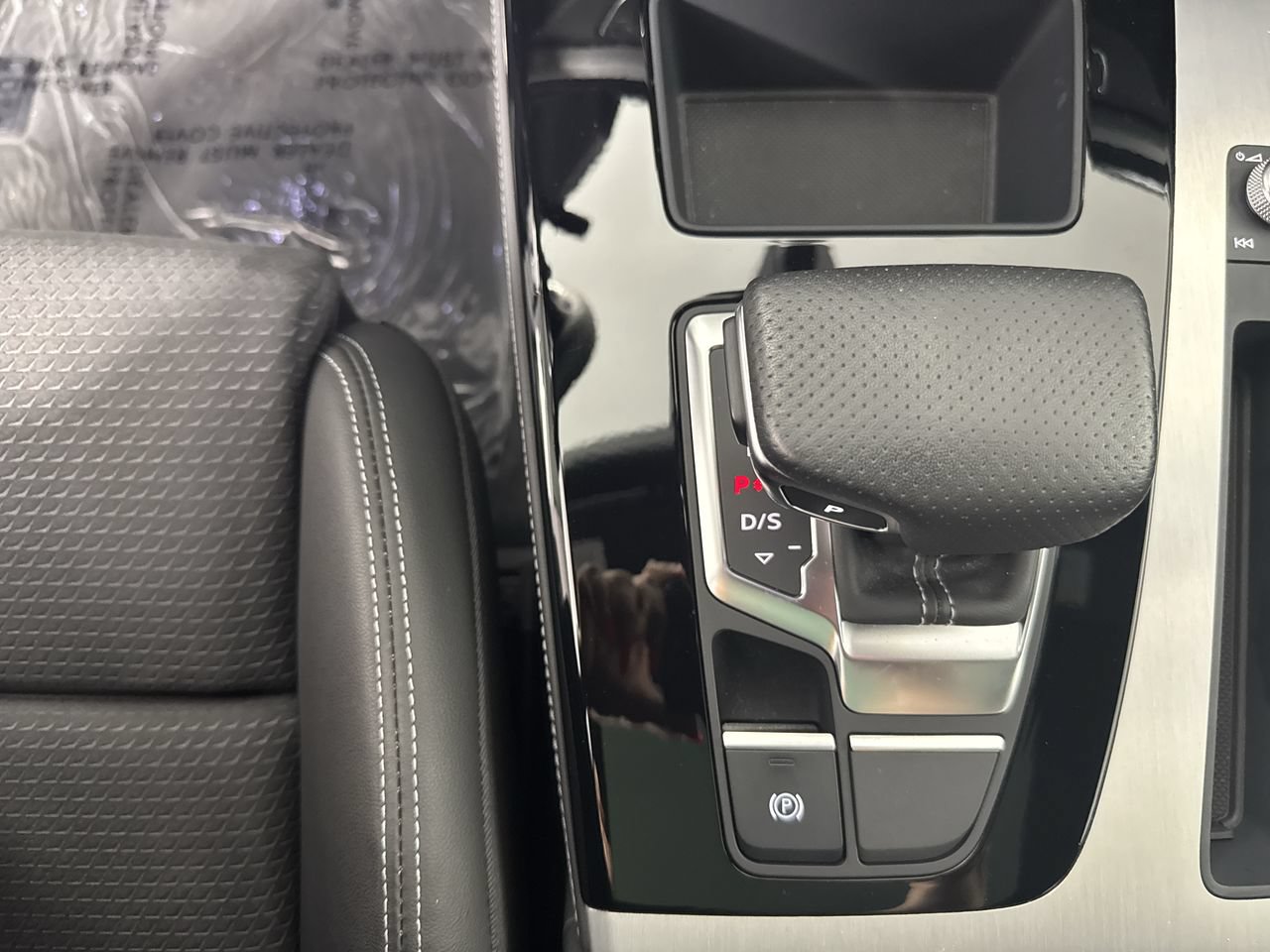 Used 2023 Audi Q5 e Premium Plus w/ Premium Plus Package AWD/4WD image 16