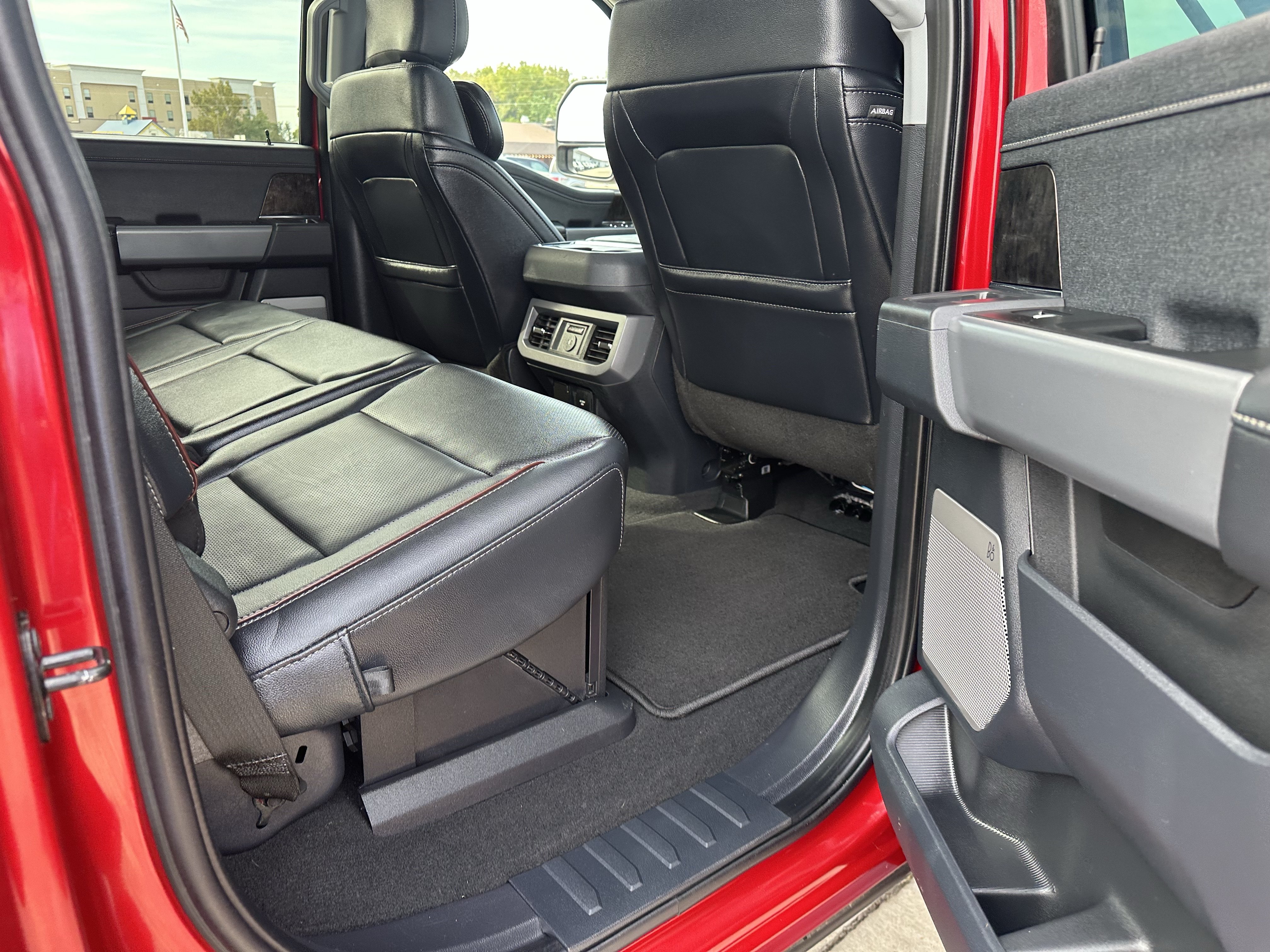 Used 2024 Ford F350 Lariat w/ Lariat Ultimate Package AWD/4WD image 11