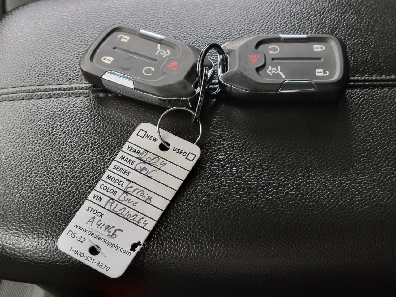 Used 2024 GMC Terrain SLT image 27