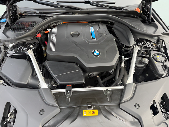 Used 2023 BMW 530e w/ M Sport Package RWD image 26