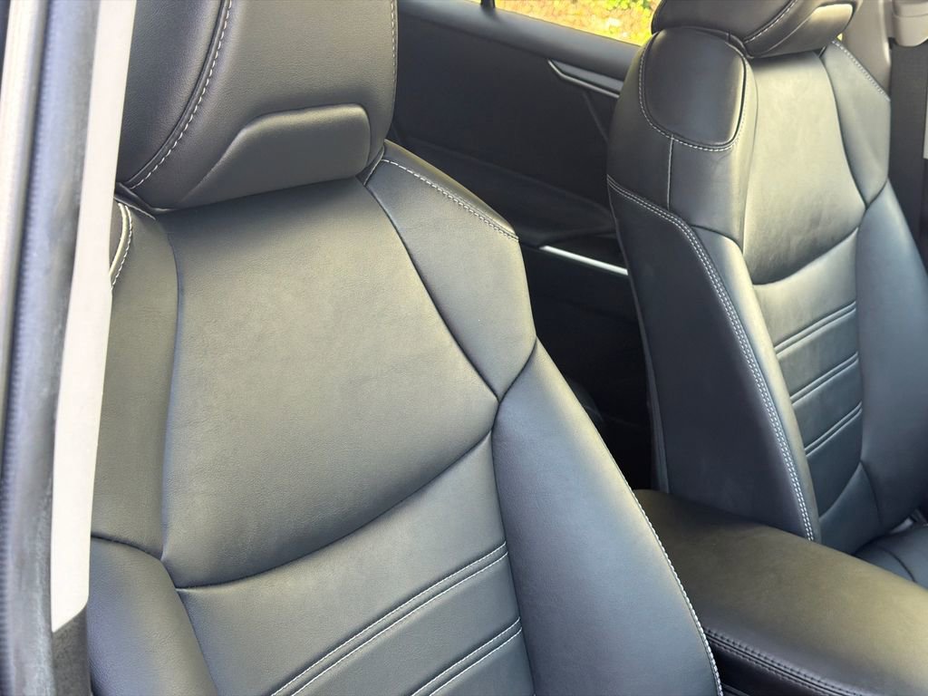 Used 2021 Toyota RAV4 XLE Premium image 11