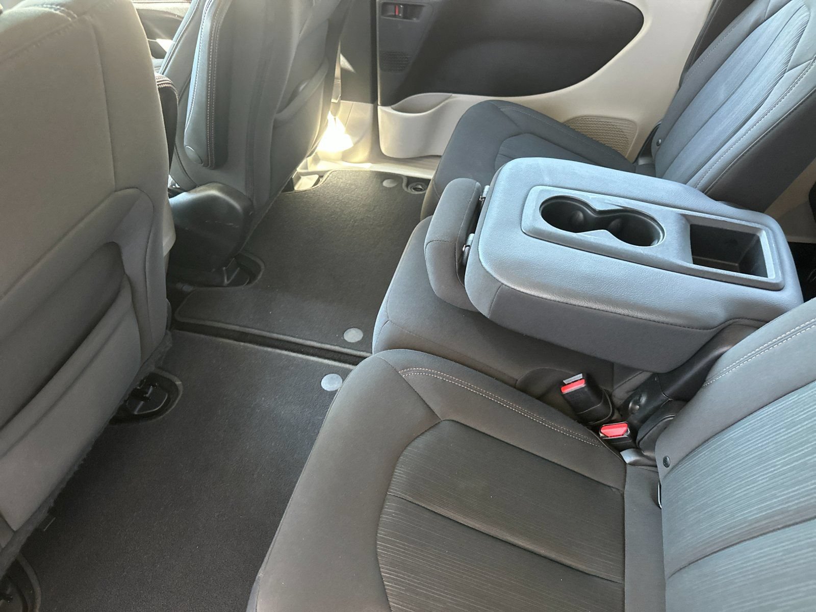 Used 2019 Chrysler Pacifica Touring Plus w/ Tire & Wheel Group FWD image 12