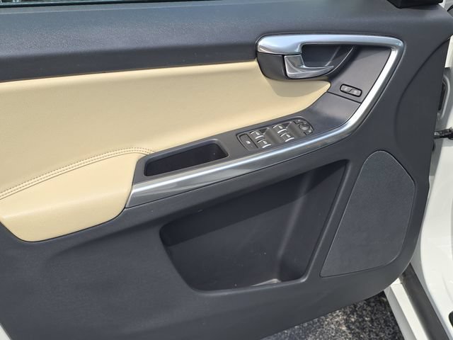 Used 2016 Volvo XC60 T6 w/ Protection Package AWD/4WD image 9
