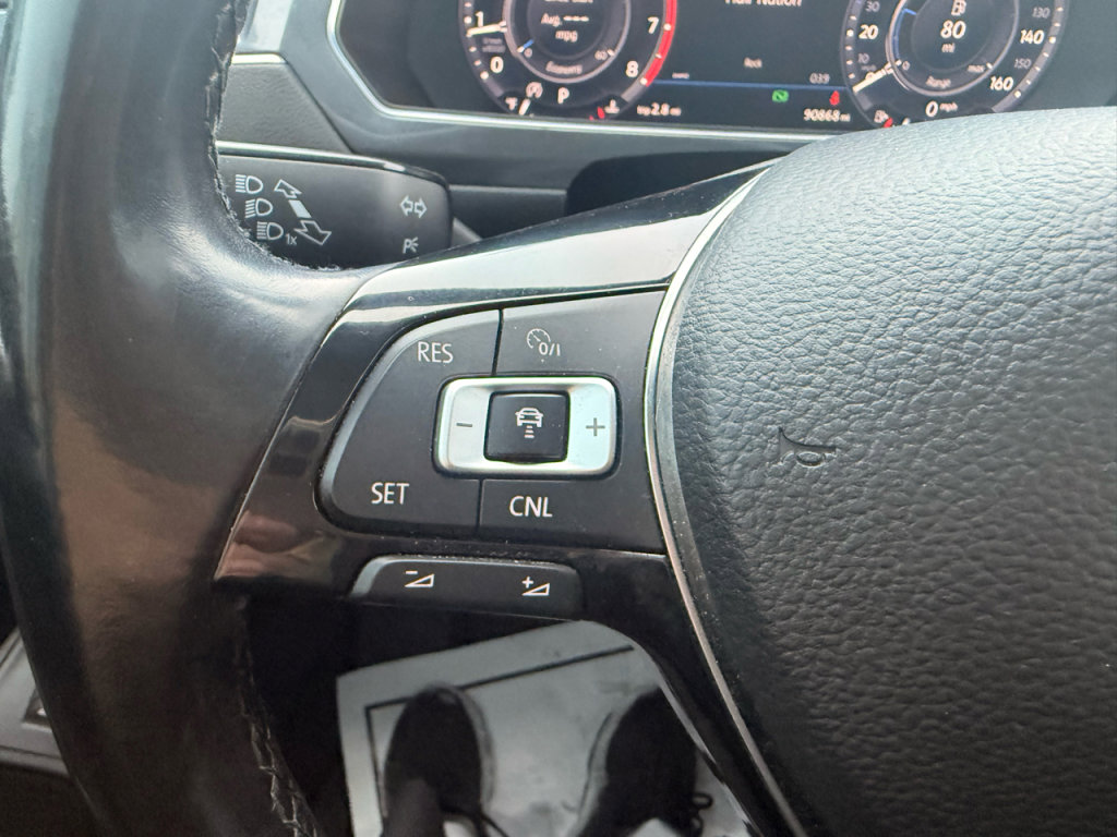 Used 2018 Volkswagen Tiguan SEL Premium image 15