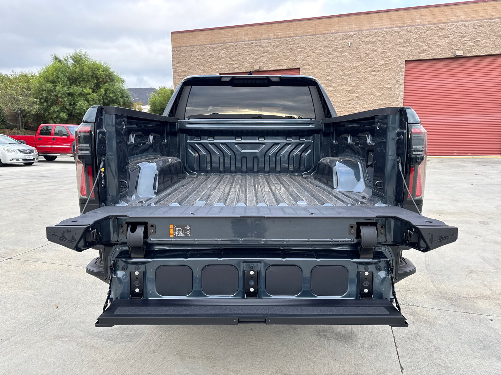 Used 2026 GMC Sierra EV Elevation AWD/4WD image 9