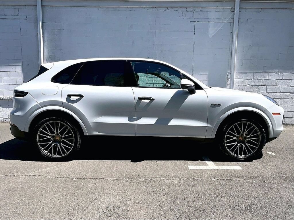 Certified 2023 Porsche Cayenne Platinum Edition AWD/4WD image 6