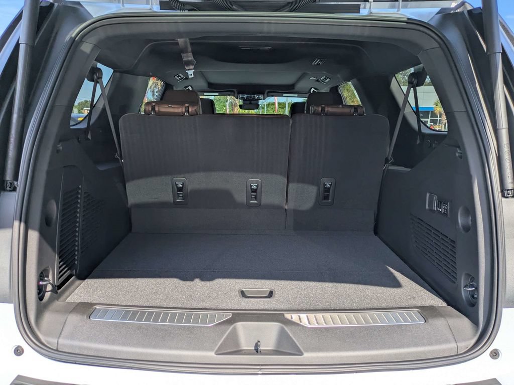 New 2026 Chevrolet Suburban High Country w/ Sun And Tow Package AWD/4WD image 14