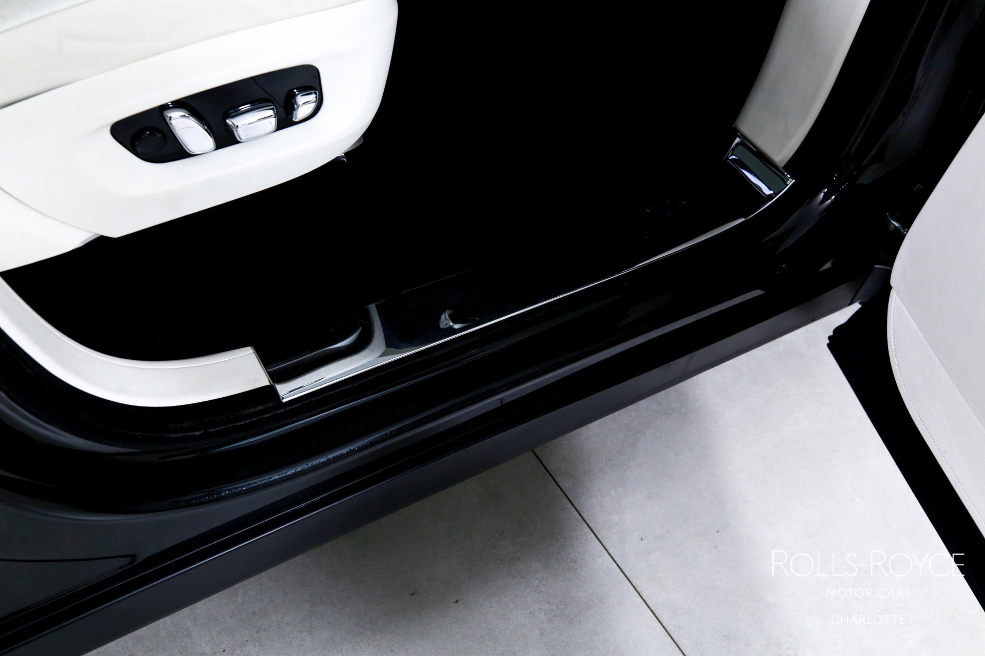 Used 2022 Rolls-Royce Cullinan image 34