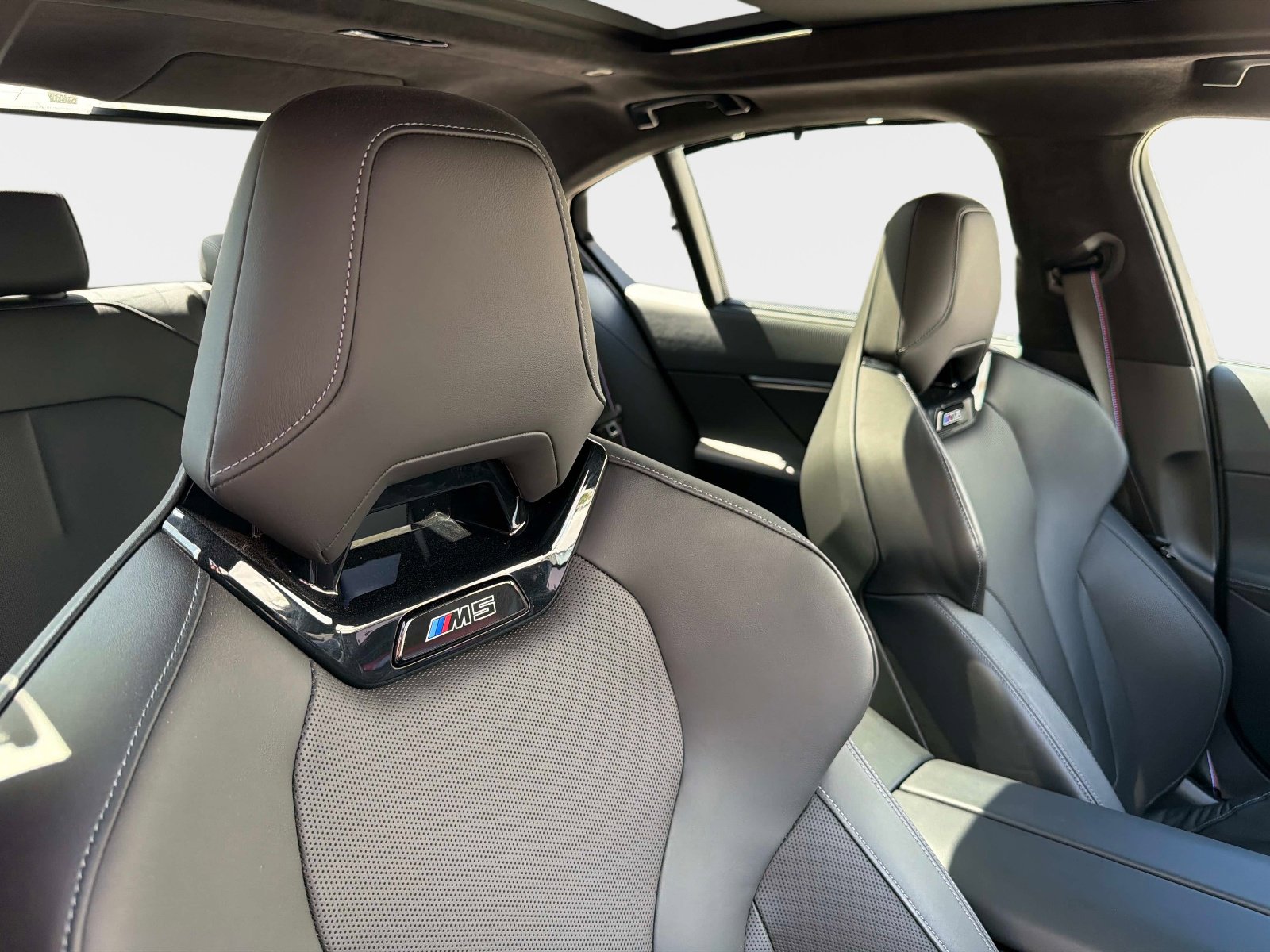 Used 2025 BMW M5 image 24