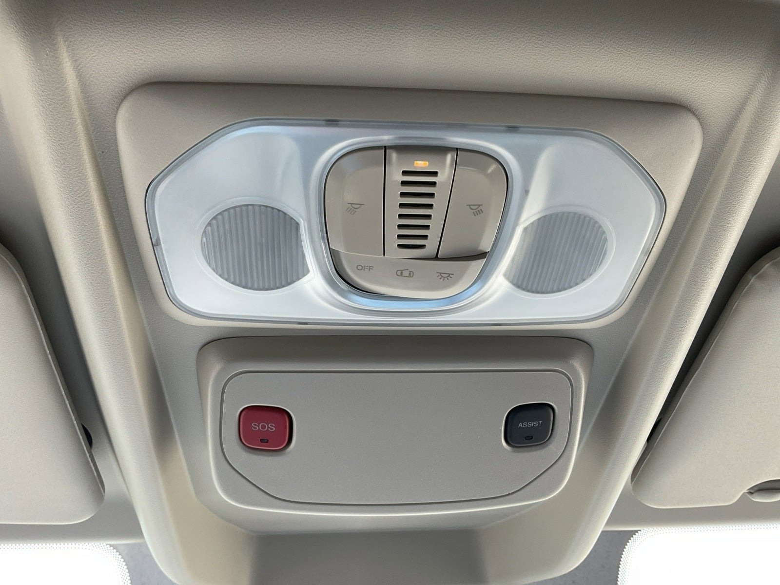 Used 2024 RAM ProMaster 2500 w/ Storage Group image 24