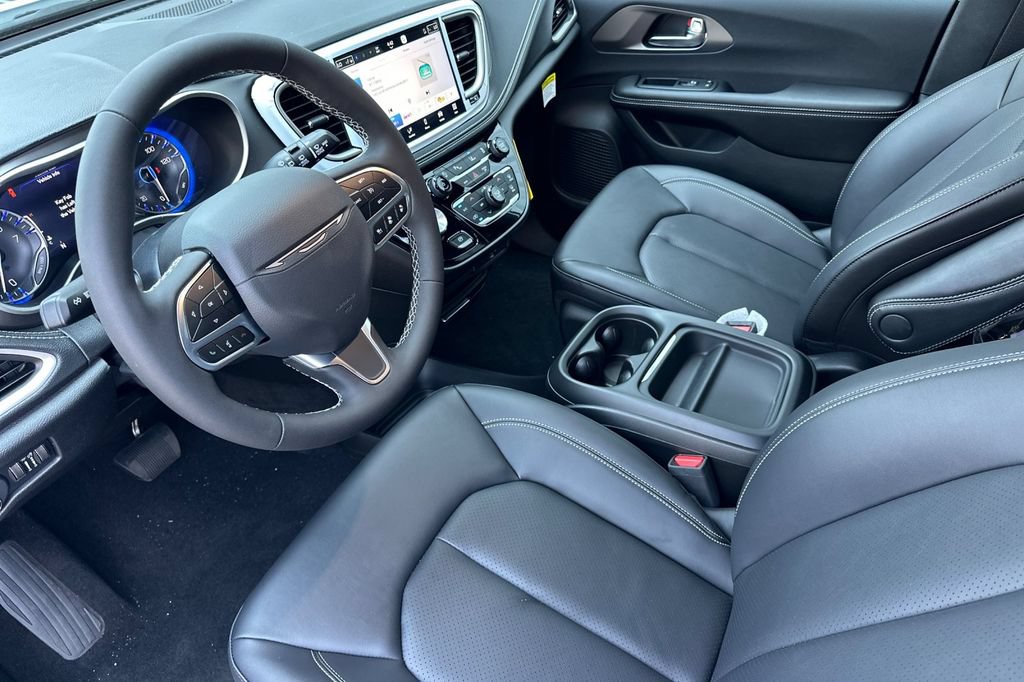 New 2027 Chrysler Pacifica Select FWD image 10
