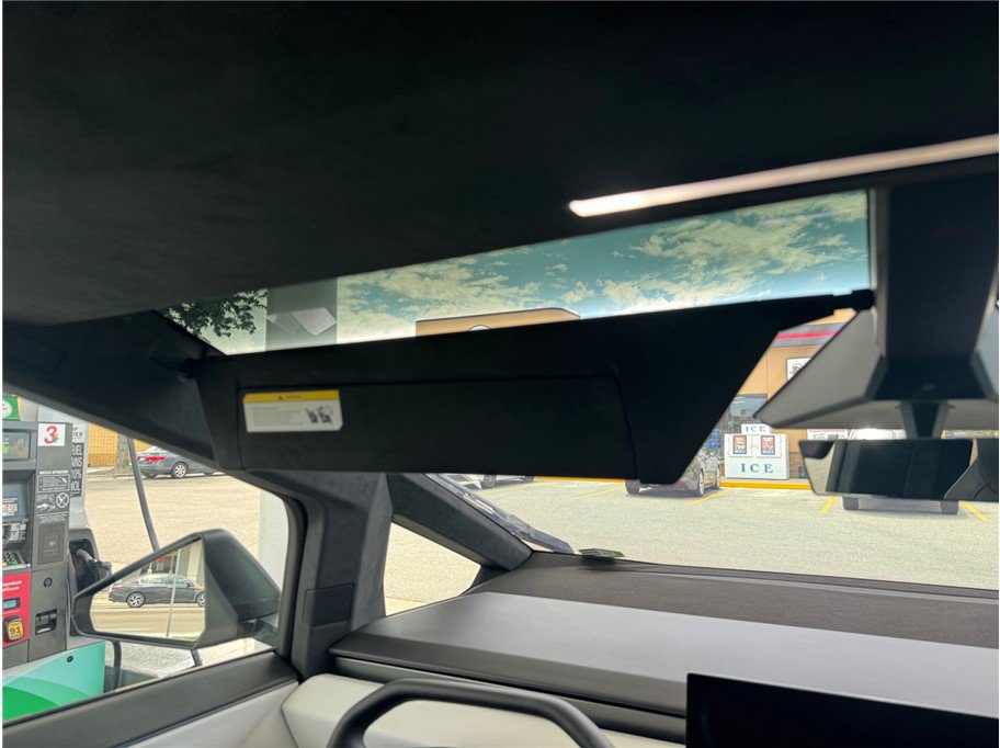Used 2024 Tesla Cybertruck AWD Crew Cab image 41