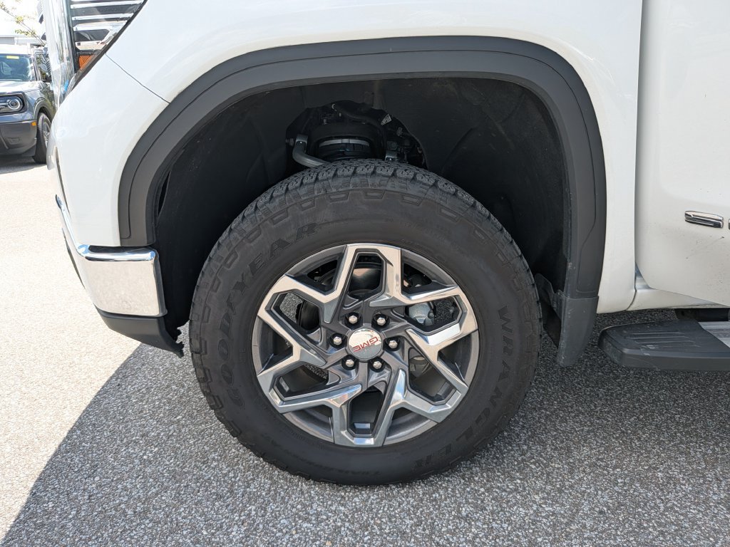 Used 2025 GMC Sierra 1500 SLT w/ SLT Premium Plus Package AWD/4WD image 34
