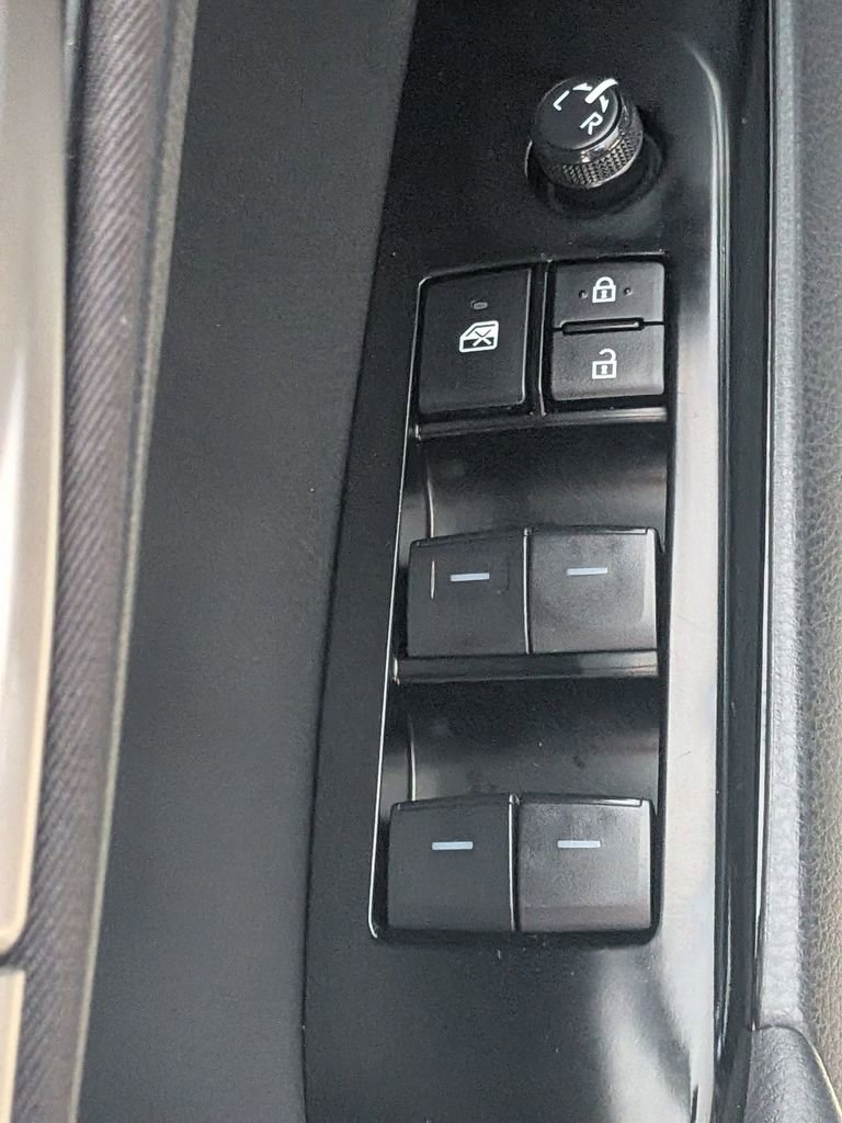 Used 2025 Toyota Camry LE FWD image 15