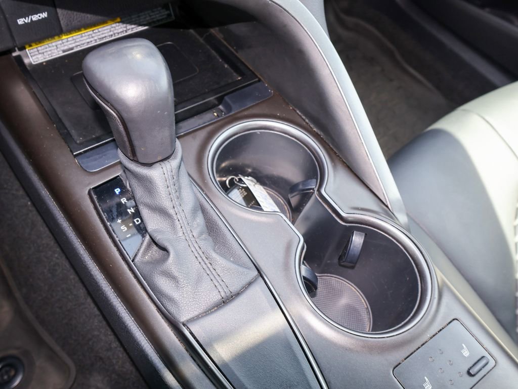 Used 2021 Toyota Camry SE w/ Cold Weather Package FWD image 20