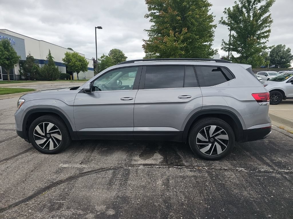 Used 2025 Volkswagen Atlas SE AWD/4WD image 8
