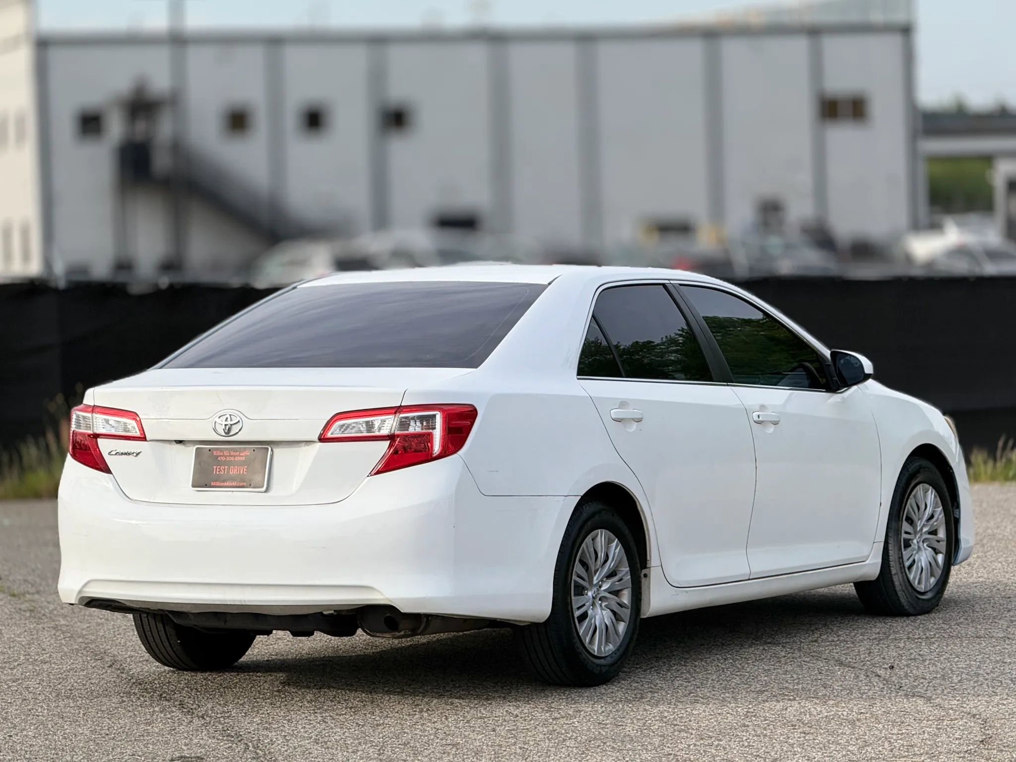 Used 2014 Toyota Camry L FWD image 9