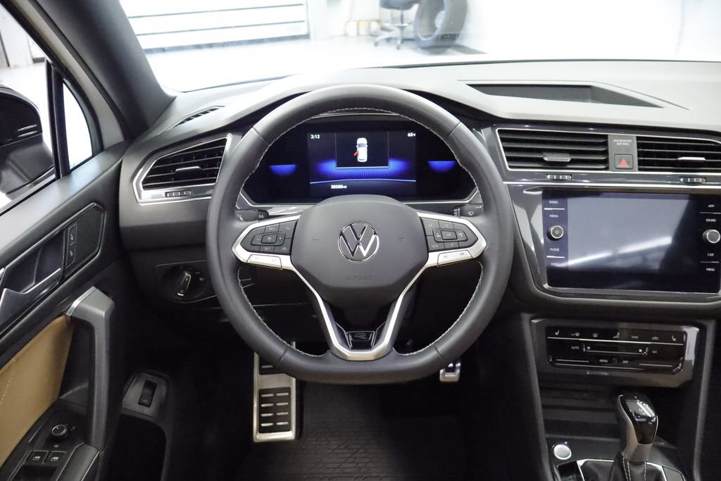 Used 2023 Volkswagen Tiguan SE R-Line FWD image 21