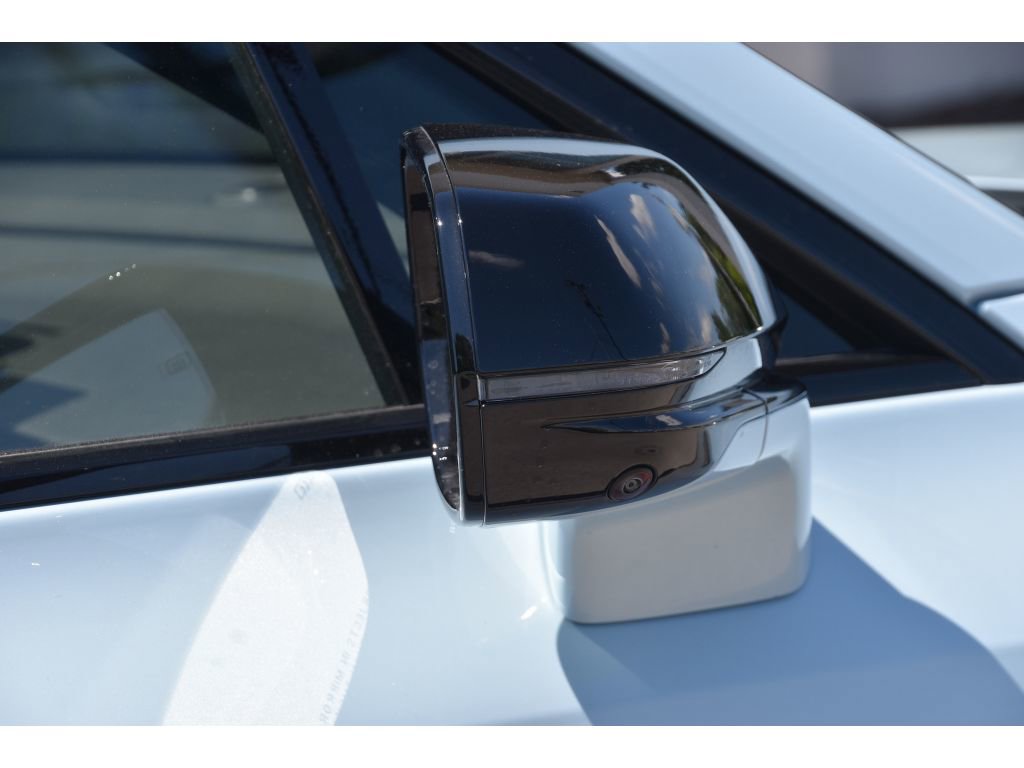 New 2026 Cadillac Vistiq Sport w/ LPO, Floor Liner Package image 31