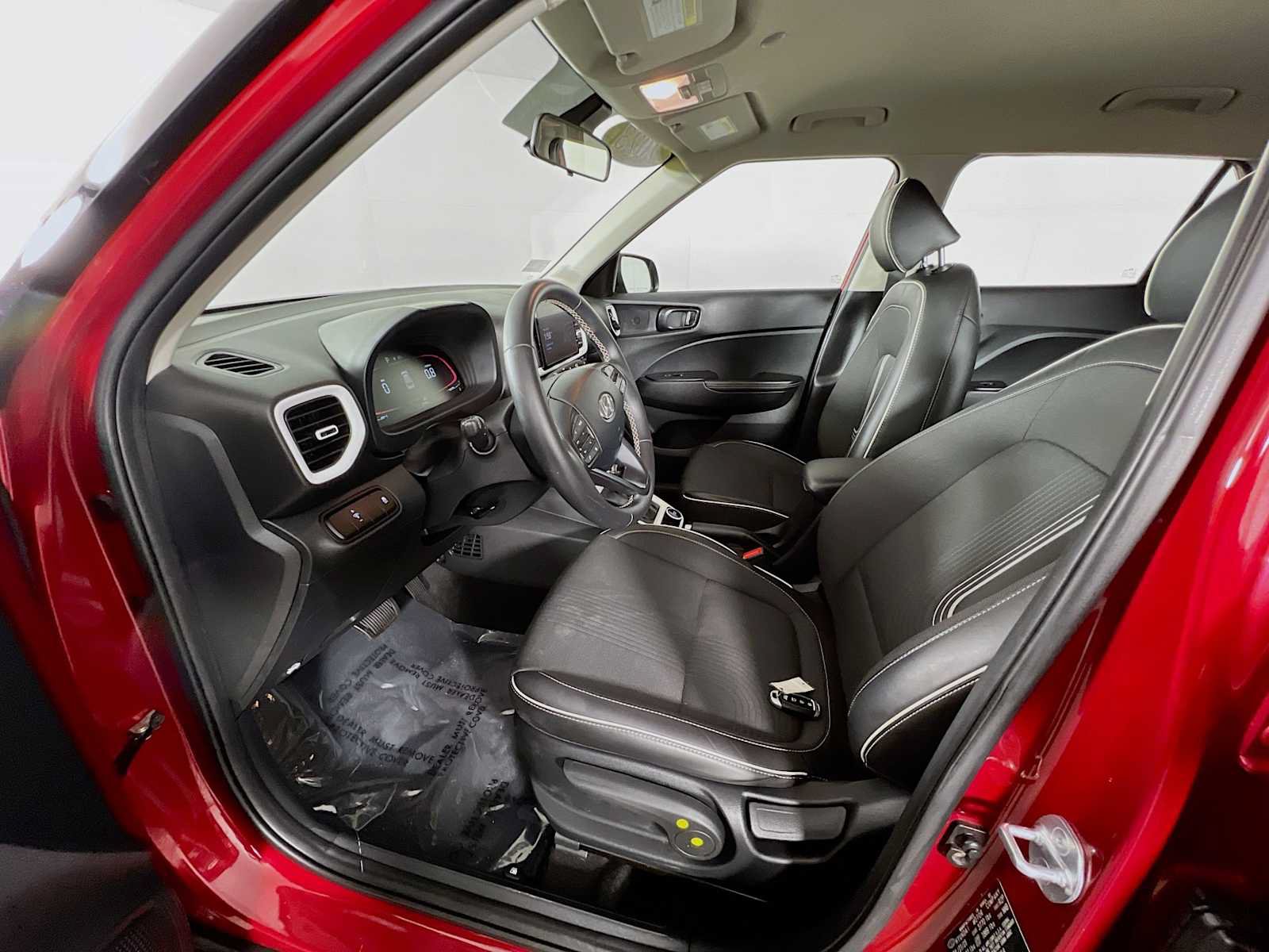 Certified 2023 Hyundai Venue Limited w/ Cargo Package FWD image 22