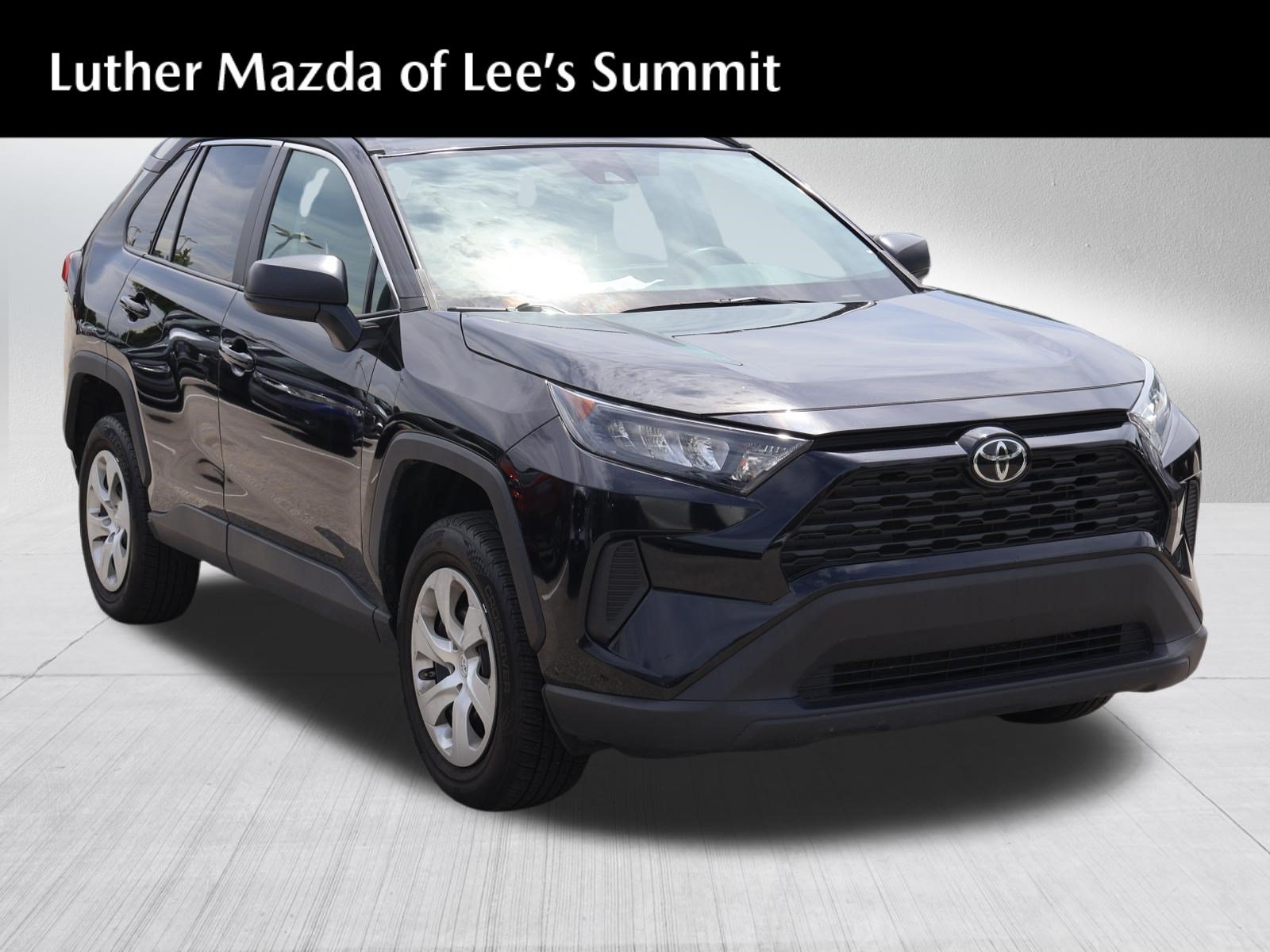 Used 2020 Toyota RAV4 LE AWD/4WD image 1