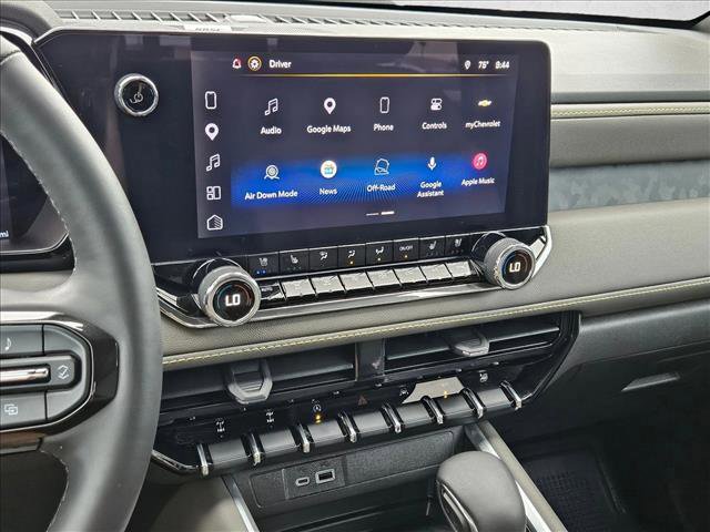 Used 2025 Chevrolet Colorado ZR2 w/ Technology Package image 13