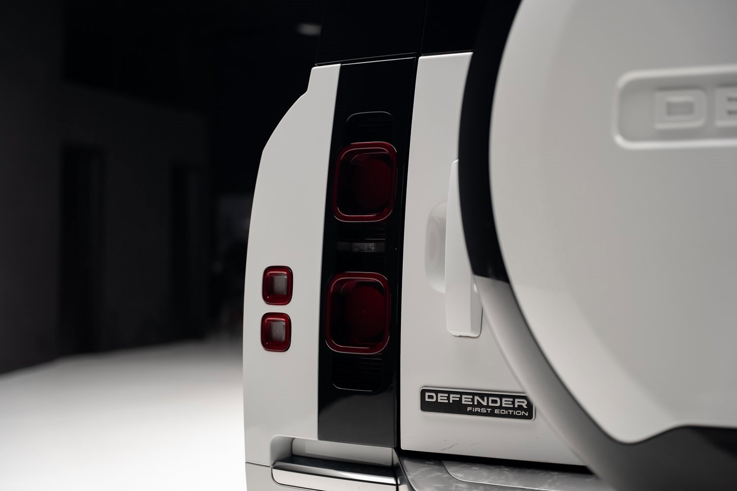 Used 2023 Land Rover Defender 130 First Edition image 29