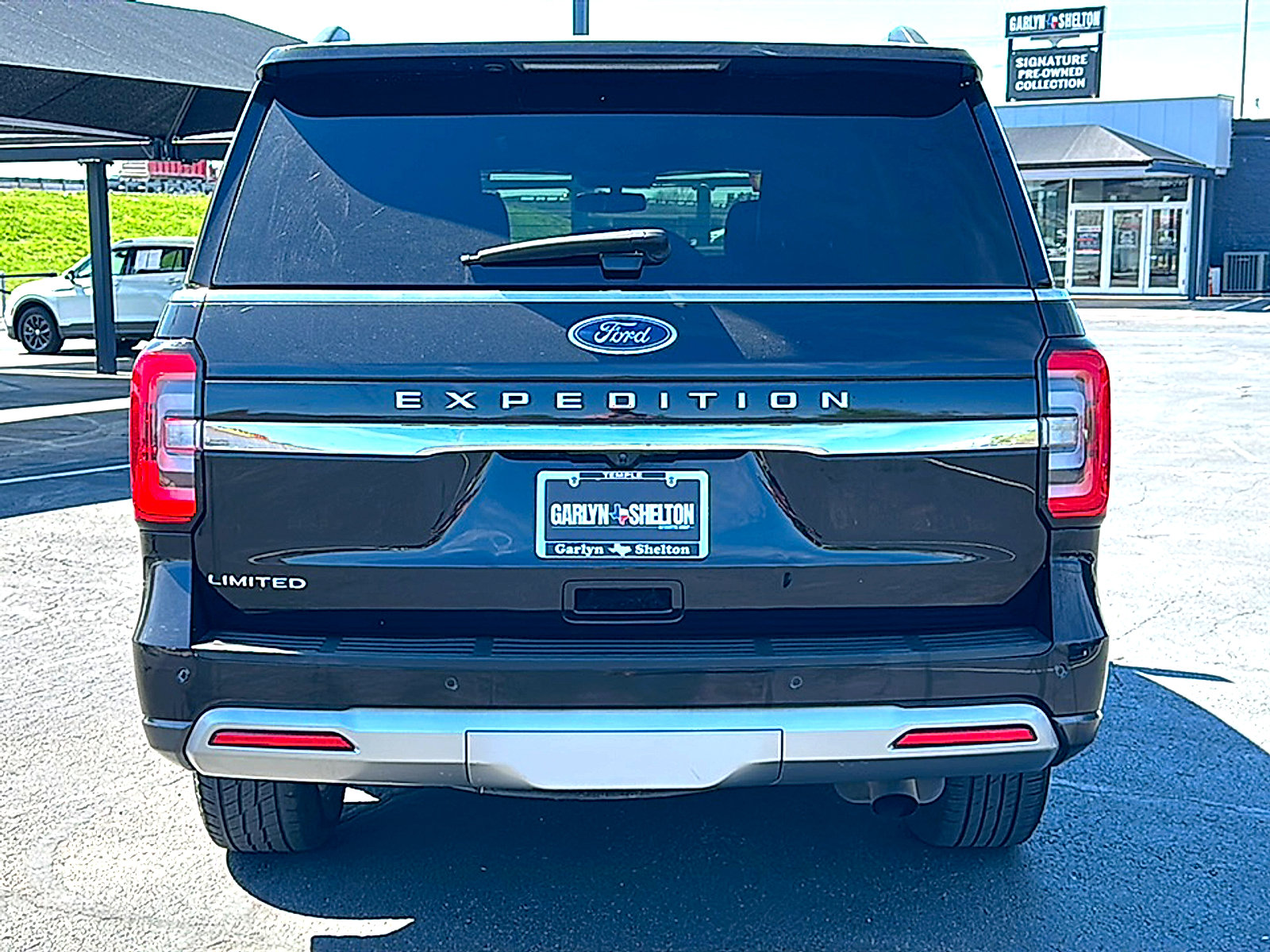 Used 2023 Ford Expedition Limited image 7