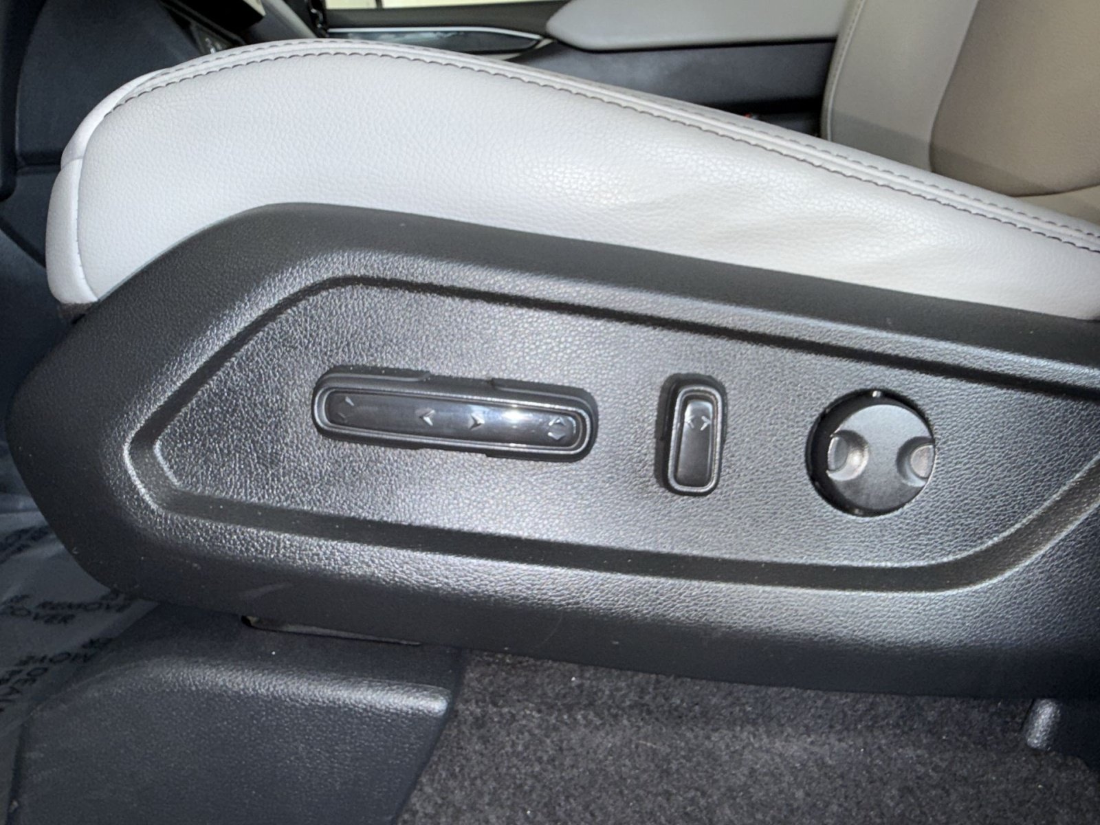 Used 2023 Honda Pilot Touring image 14