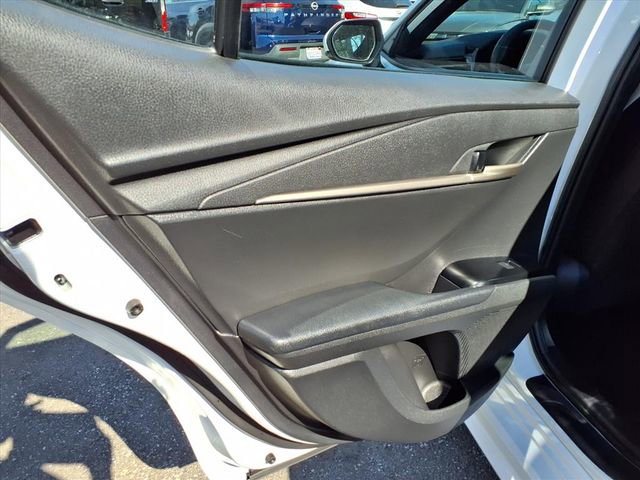 Used 2025 Toyota Camry SE image 11