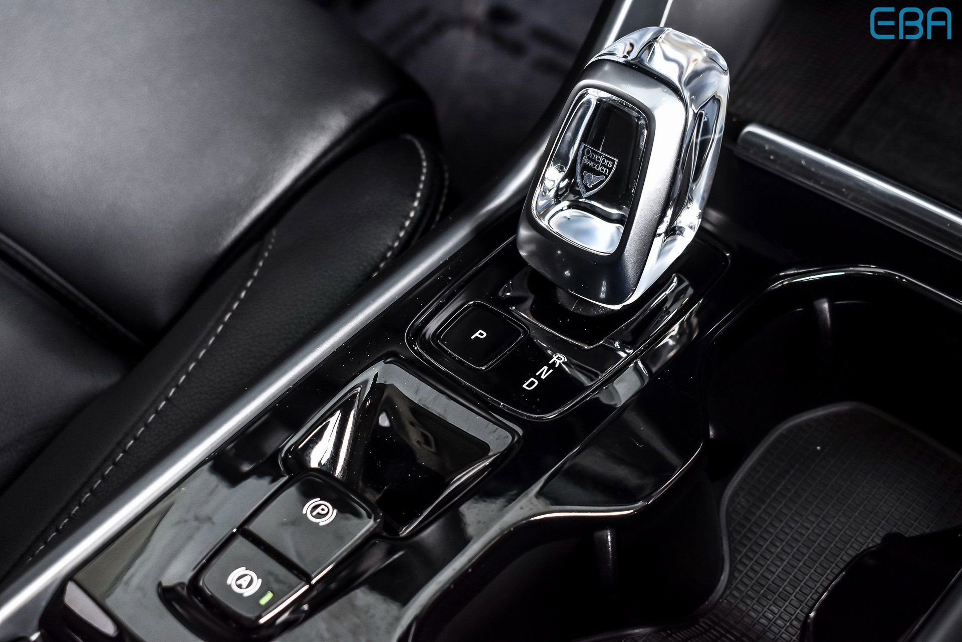 Used 2025 Volvo XC40 B5 Plus image 29