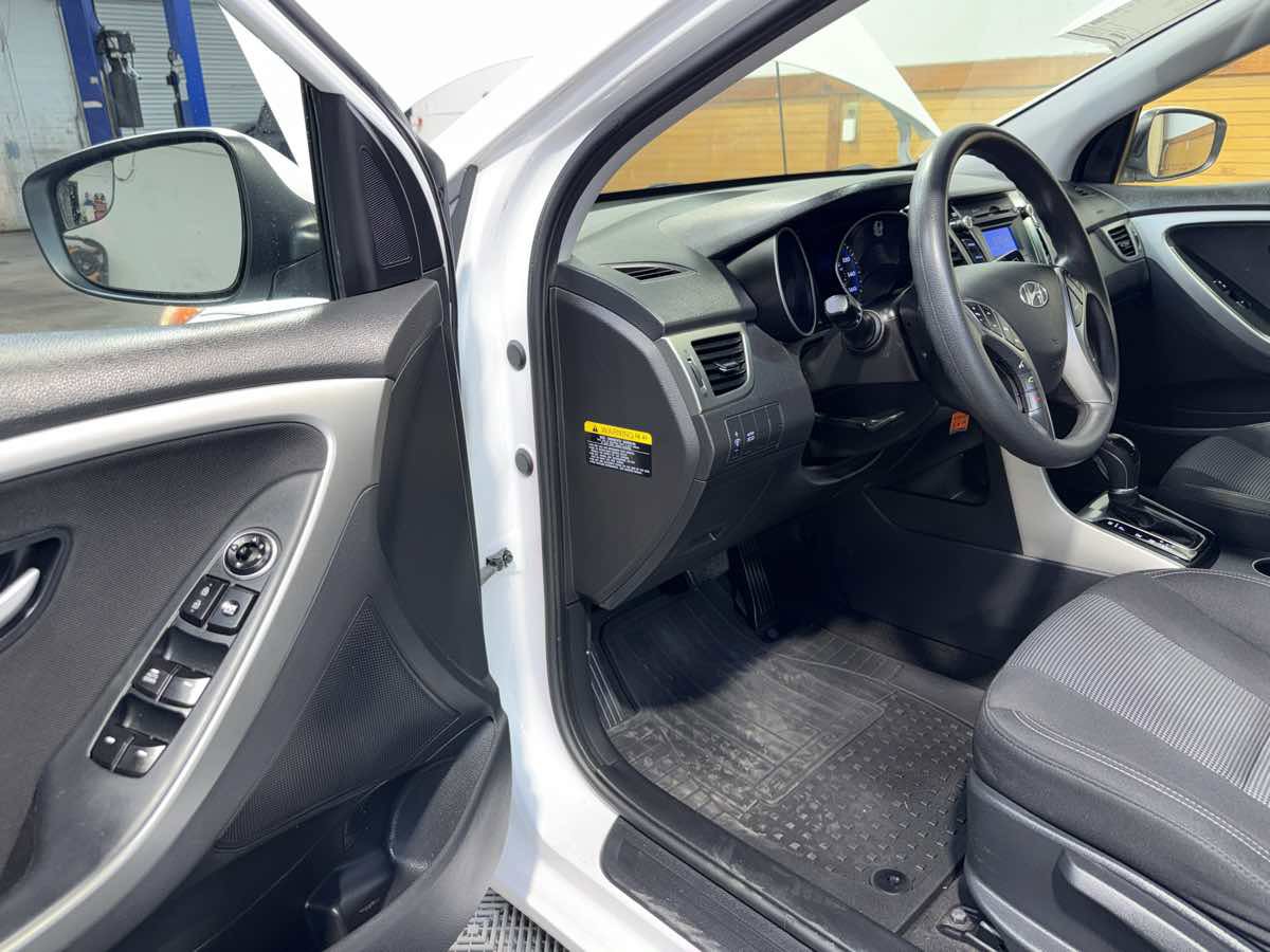 Used 2017 Hyundai Elantra GT image 15