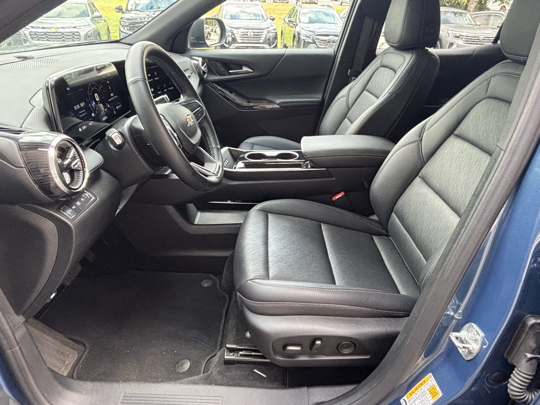 Used 2025 Chevrolet Equinox LT w/ Convenience Package II AWD/4WD image 11
