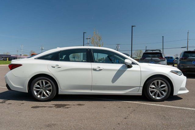 Used 2022 Toyota Avalon XLE w/ Moonroof Package FWD image 5