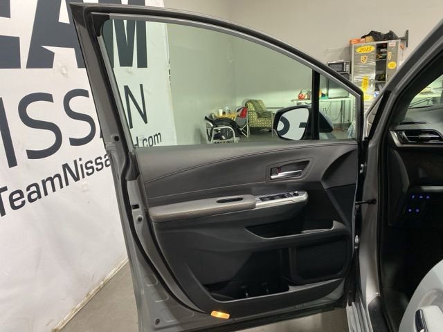 Used 2022 Toyota Sienna XLE Woodland Edition image 9