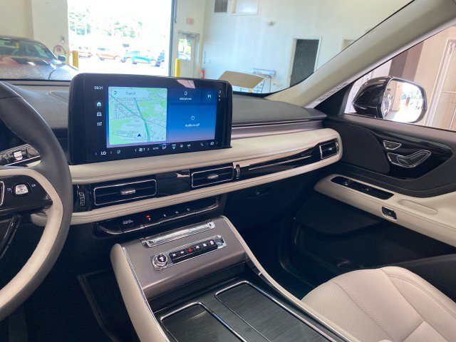 New 2026 Lincoln Aviator AWD image 13