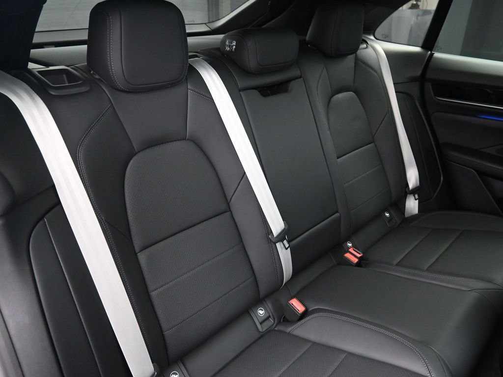 Certified 2025 Porsche Macan Electric image 27