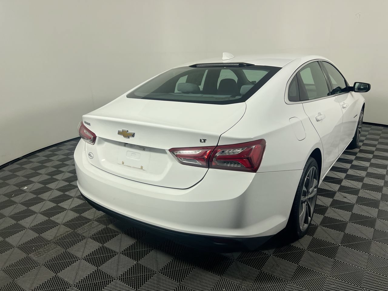 Used 2022 Chevrolet Malibu LT FWD image 3
