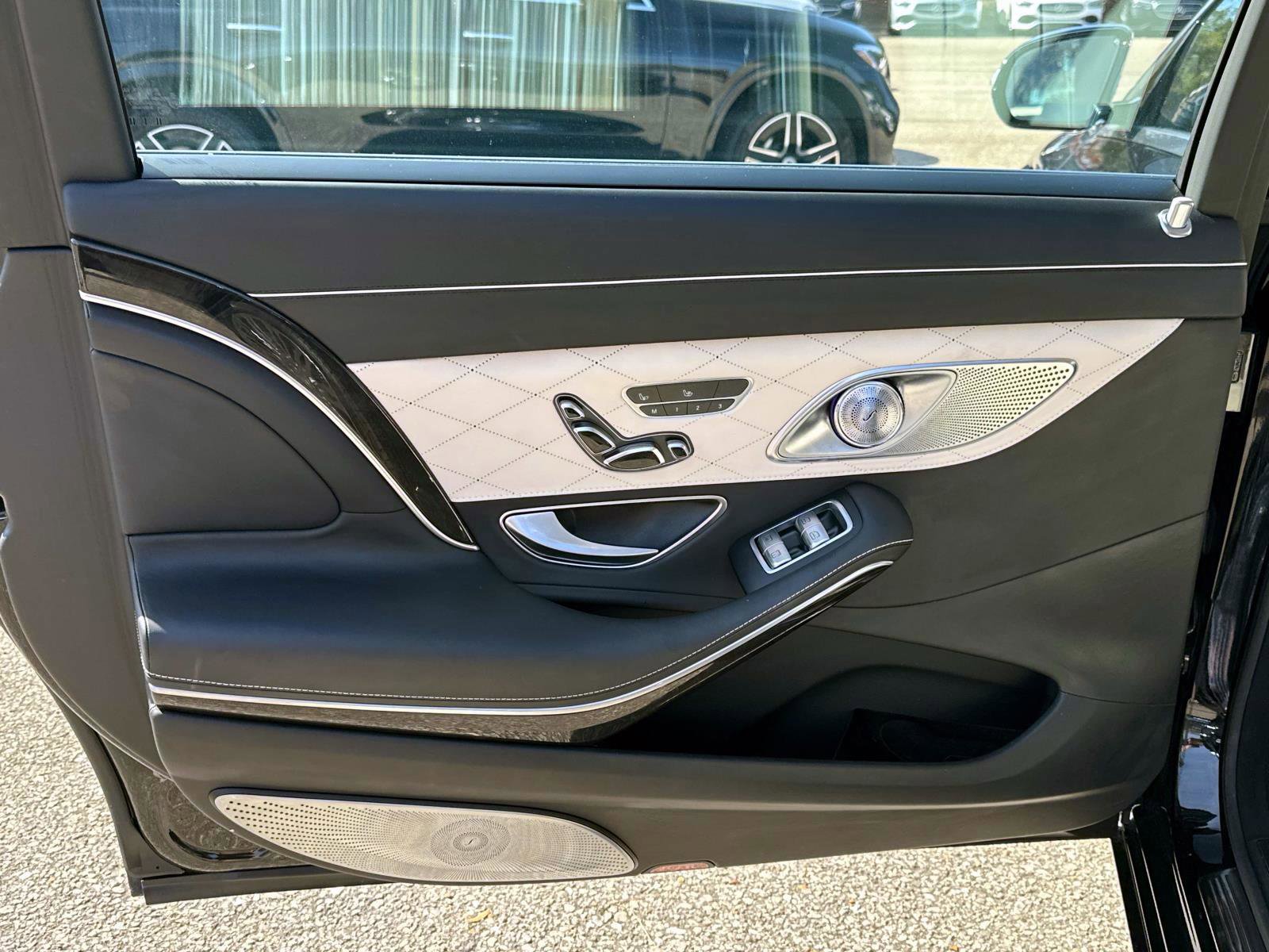 Used 2016 Mercedes-Benz Maybach S 600 image 11