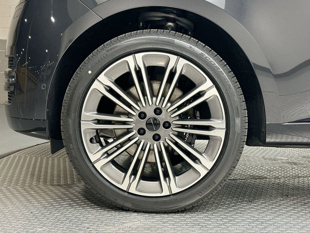 New 2026 Land Rover Range Rover SE image 17