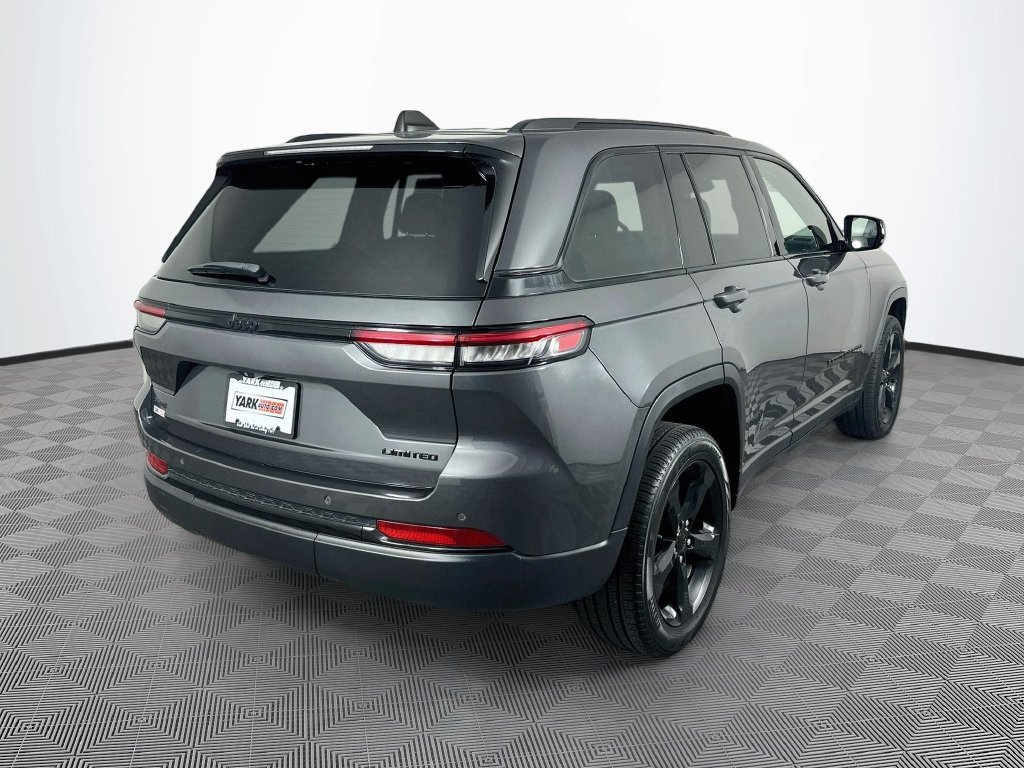 Certified 2024 Jeep Grand Cherokee Limited w/ Black Appearance Package AWD/4WD image 12