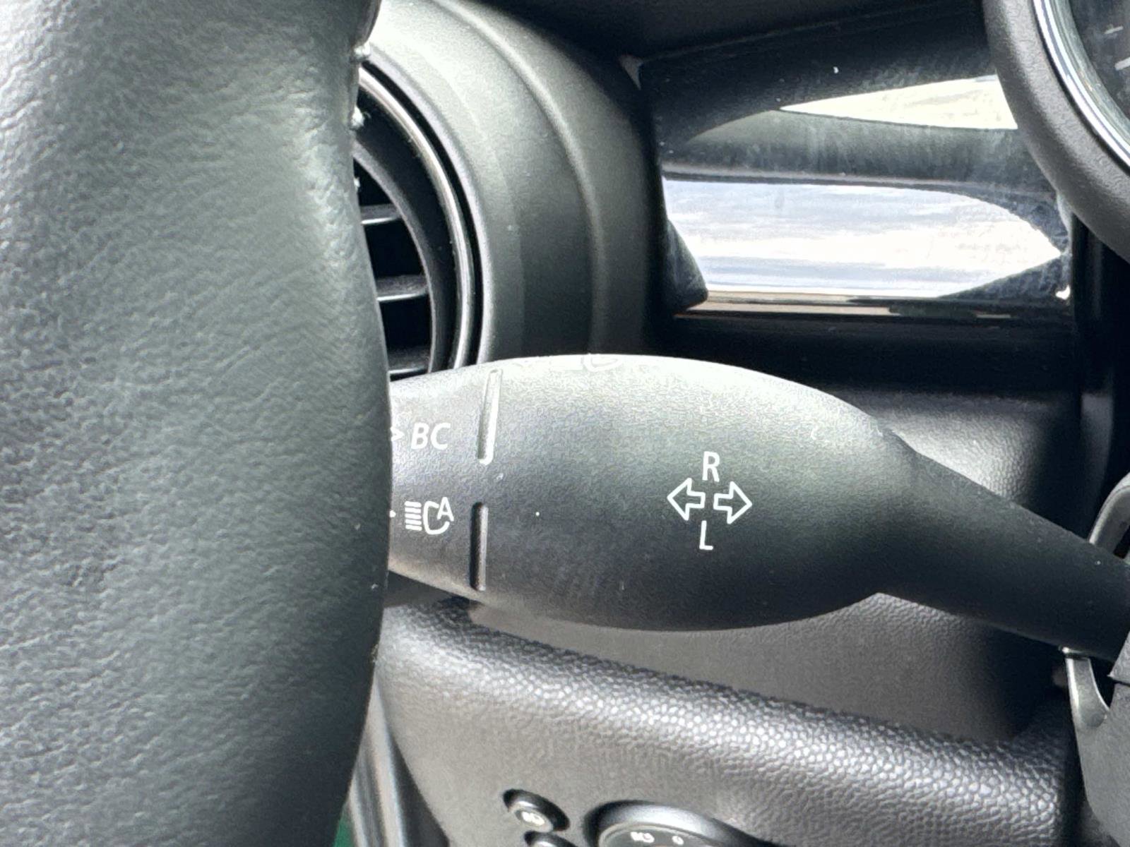 Used 2021 MINI Cooper 2-Door Hardtop FWD image 26