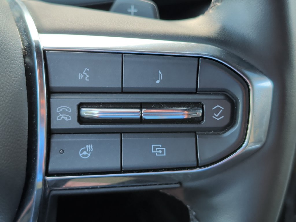 Used 2025 GMC Yukon Denali AWD/4WD image 13